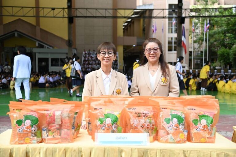 สมาคมศิษย์เก่าสายน้ำผึ้ง ร่วมพิธีเฉลิมพระเกียรติ สมเด็จพระนางเจ้าสุทิดา พัชรสุธาพิมลลักษณ พระบรมราชินี